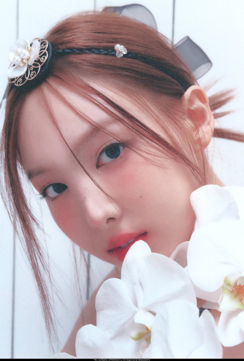 SCAN] Yes, I am Nayeon (1st Photobook) page 215-1, 215-2, 216, 217