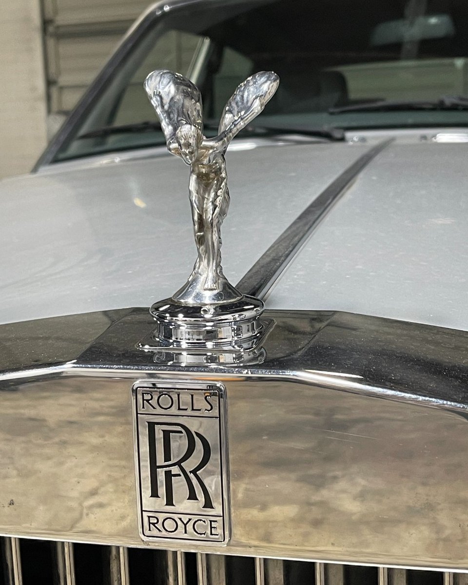 KingsCrossAuto's tweet image. No filter needed when you're looking like a masterpiece! The craftsmanship speaks for itself. A perfect blend of elegance and engineering, with every detail designed to impress.  

#LuxuryCars #RollsRoyce #NoFilterNeeded #KingsCrossAuto #AutomotiveExcellence #vanwa #pdx