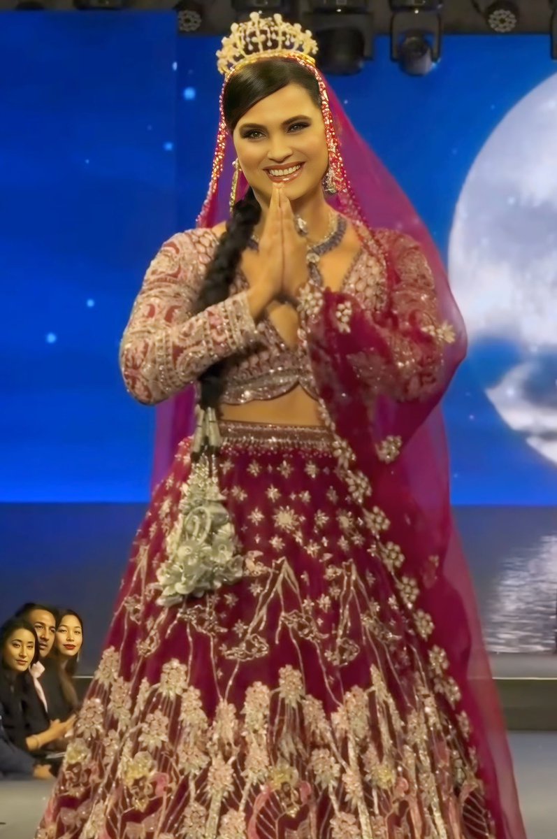 Lara Dutta Fan Club (@laraduttafc) on Twitter photo Lara Dutta attends a Fashion Show in Nepal as a showstopper ❤️
#LaraDutta Lara Dutta attends a Fashion Show in Nepal as a showstopper ❤️
#LaraDutta