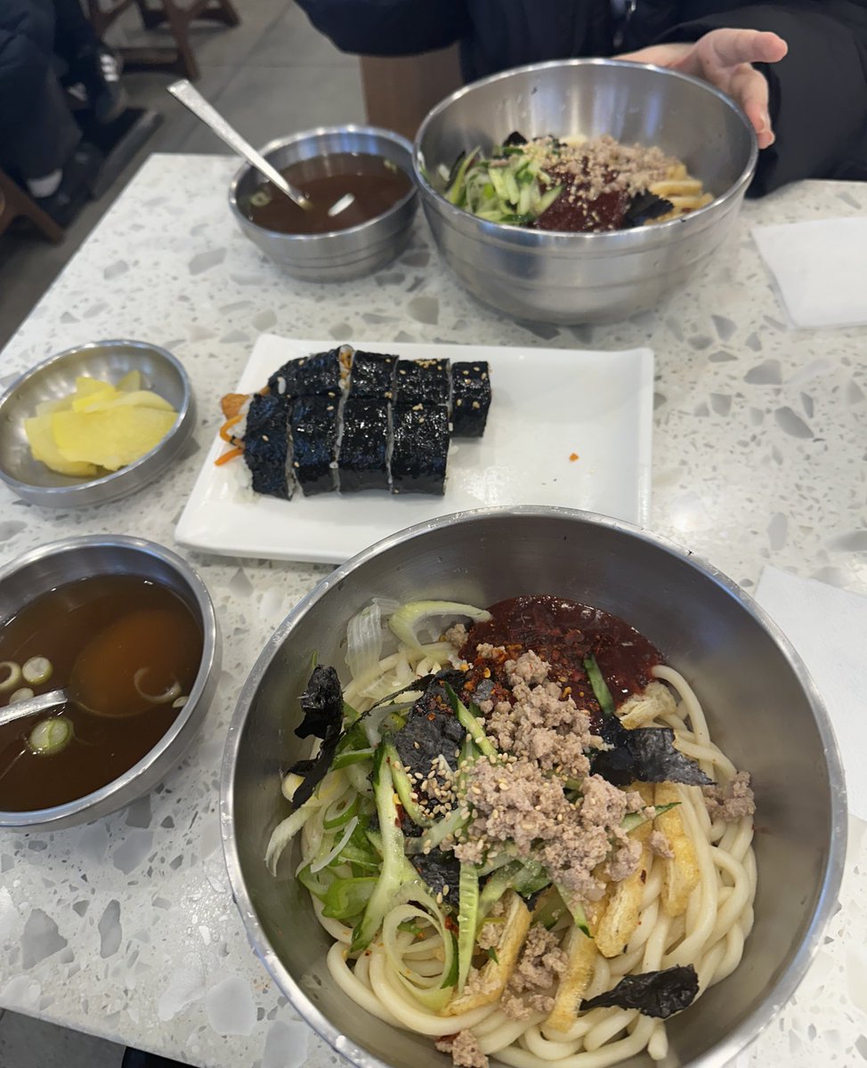 비빔우동 .. ㄷ ㅐ 구오ㅅㅣ면 ㅁㅣ진 분123식 비빔우동을 꼭 드세요 진짜 난 이거만 올인함 몇년째