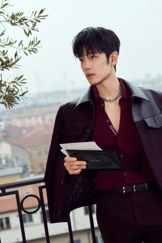 Jerry84587620's tweet photo. XIAO ZHAN GUCCI MUSE
#XiaoZhanGucciMila
我太爱你了，肖战 https://t.co/GmKPfFUgTU