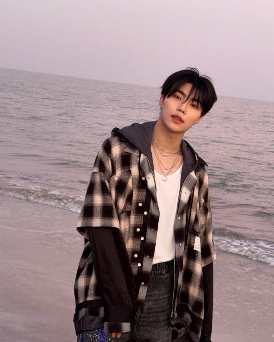 gvnwkie's tweet photo. he’s just so good at the namja chingu pics… https://t.co/Kectlpva3N
