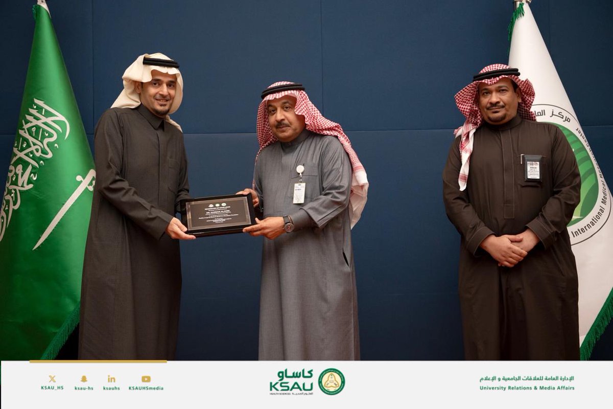 KSAU_HS's tweet photo. كرّم معالي رئيس جامعة الملك سعود بن عبدالعزيز للعلوم الصحية، أ.د. بندر بن عبدالمحسن القناوي، الفائزين بمنح أبحاث #إطالة_العمر_الصحي التي تقدمها مؤسسة #هيفلوشن الخيرية، في حفل خاص أقيم بمركز #كيمارك اليوم الثلاثاء الموافق 25 فبراير. حيث تم تكريم مجموعة مميزة من الباحثين الذين قدموا خمسة أبحاث فائزة، وذلك تقديرًا لإنجازاتهم في مجال الشيخوخة الصحية وتحسين جودة الحياة.