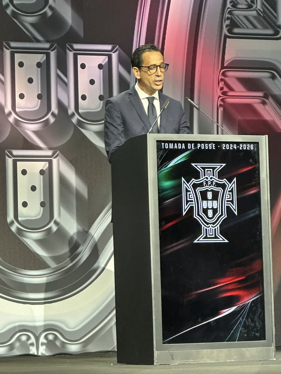 OTH17B's tweet photo. Désignation du nouveau président de la fédération de football du Portugal #FPF  #pedroproença .Vibrant hommage à son prédécesseur #fernandogomes et au chairman delà FPF #joseluisarneaut .Mes vœux de succès au nouveau Président et aux nouveaux membres de la fédération 🇲🇦🇵🇹🇪🇸 2030 https://t.co/vZauBRECtP