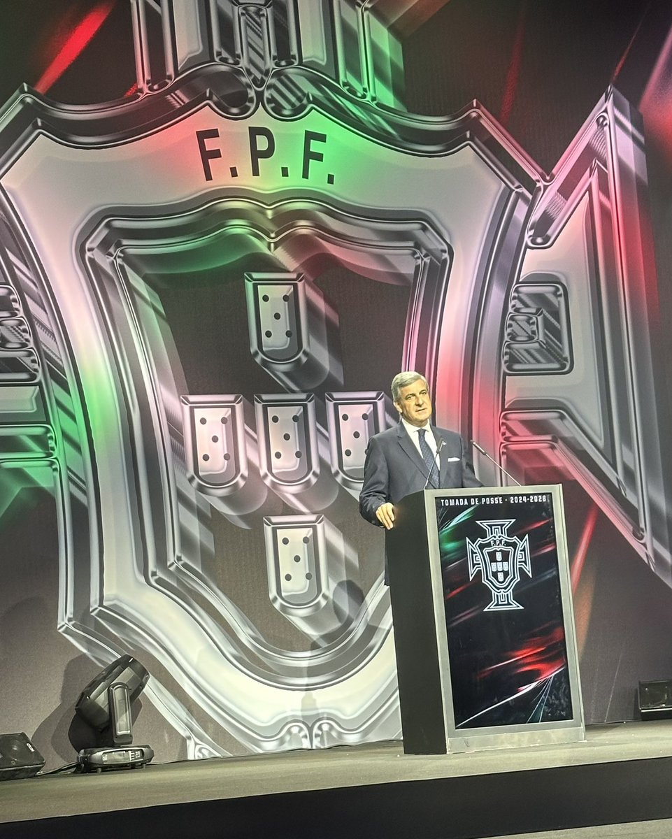 OTH17B's tweet photo. Désignation du nouveau président de la fédération de football du Portugal #FPF  #pedroproença .Vibrant hommage à son prédécesseur #fernandogomes et au chairman delà FPF #joseluisarneaut .Mes vœux de succès au nouveau Président et aux nouveaux membres de la fédération 🇲🇦🇵🇹🇪🇸 2030 https://t.co/vZauBRECtP