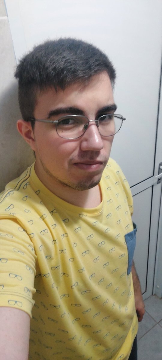 Well, today my vacations end, i'll have three more days before arrive to home. So for now, i'm gonna make a face reveal!! 

Sorry for not being atractive hehe...