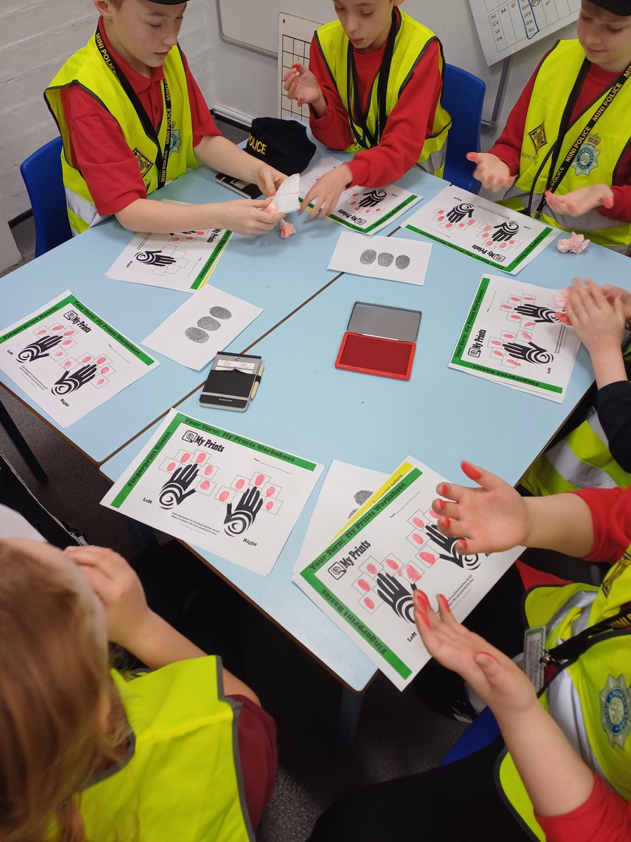The Mini Police of Pollington and Cowick Primary School’s in Goole recently took part in a CSI lesson. It certainly looks like they had a lot of fun during their investigating! #MiniPolice 👮‍♀️👮‍♂️