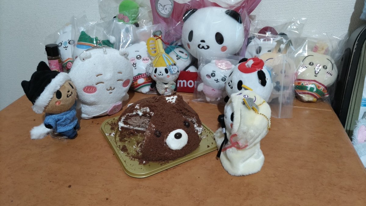 kopanda0125's tweet photo. 今日はみんなでお誕生会🎵

あ！耳食べた！

じゃぁコゲちゃんも✨

あ❗
わ〜わ〜

今年もみんなでいろいろ行こうね💕 https://t.co/EFaAhtwaTE