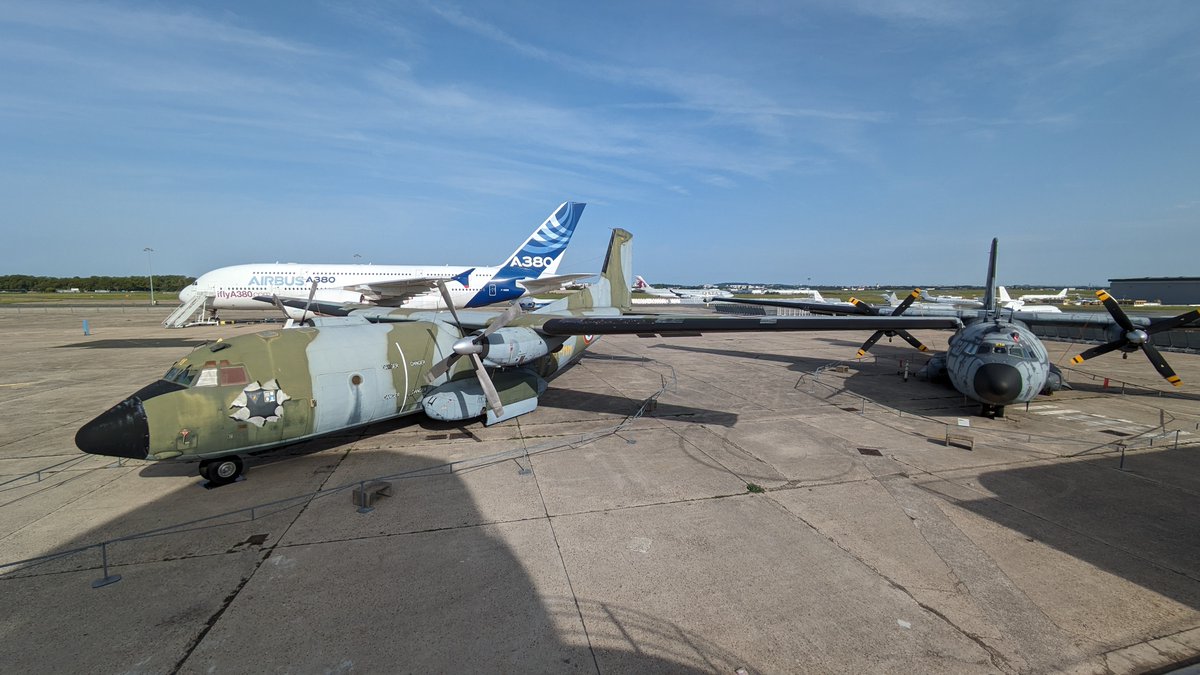 MuseeAirEspace's tweet image. #CeJourLà #OnThisDay - Le 25 février 1963, piloté par Jean Lanvario le C-160 #Transall effectue son 1er vol à Melun-Villaroche. Cet appareil est un ✈️ de transport militaire issu d'une coopération 🇫🇷/🇩🇪. Le @MuseeAirEspace conserve le C 160 G « Gabriel » et C160 Ville de Kolwezi.