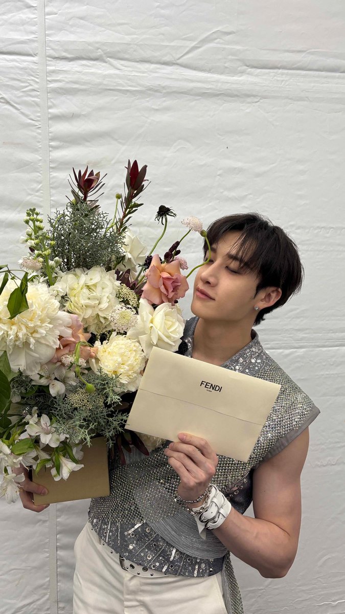 BANG CHAN INTERNATIONAL 🩷 tweet media