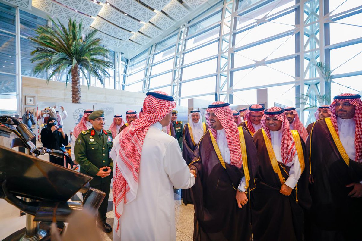 SASCA_JED's tweet photo. زيارة صاحب السمو الملكي الأمير سعود بن مشعل بن عبدالعزيز نائب أمير منطقة مكة المكرمة لمعرض #يوم_التأسيس في مطار الملك عبدالعزيز #جمعية_الثقافة_والفنون #جدة https://t.co/KbKpTC5OHK