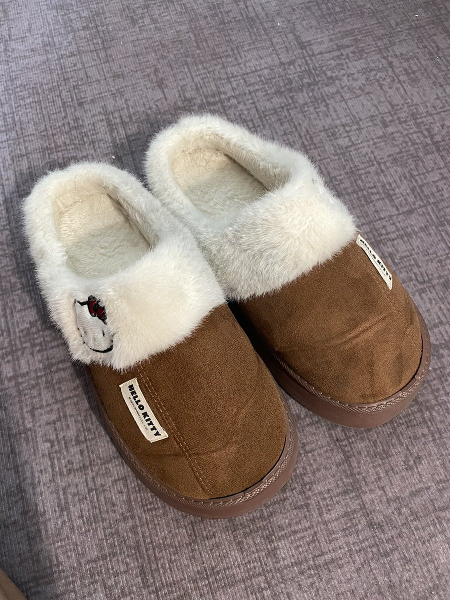 shyguybeingSV's tweet photo. ส่งต่อรองเท้า gukoo x kitty ไซส์ 40-41 พรีจากร้าน goodieSonny 500 บาท

♥️ใส่แค่ 2 ครั้ง ใหม่มาก โครตจะน่ารัก
#ส่งต่อรองเท้ามือสอง #ส่งต่อรองเท้า #ส่งต่อเสื้อผ้ามือสอง #เสื้อผ้ามือสอง #รองเท้ามือสอง #รองเท้าผ้าใบมือสองของแท้ #รองเท้าผ้าใบมือสอง #คิดตี้ #gukoo #Gukooxkitty https://t.co/mK9kqwMT1a