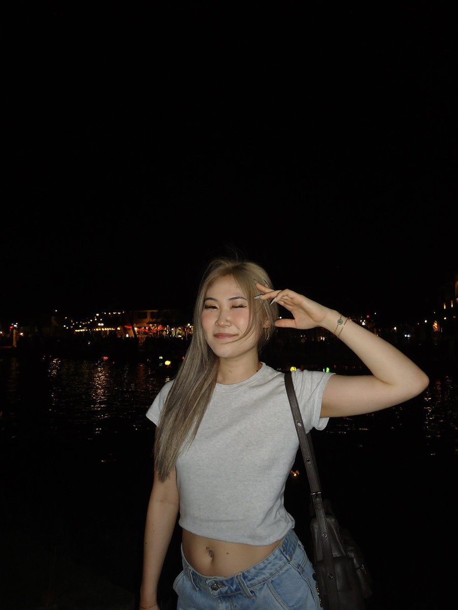lisaakura's tweet photo. Hello from Hoi An (^-^) https://t.co/2KLfmN28Sl