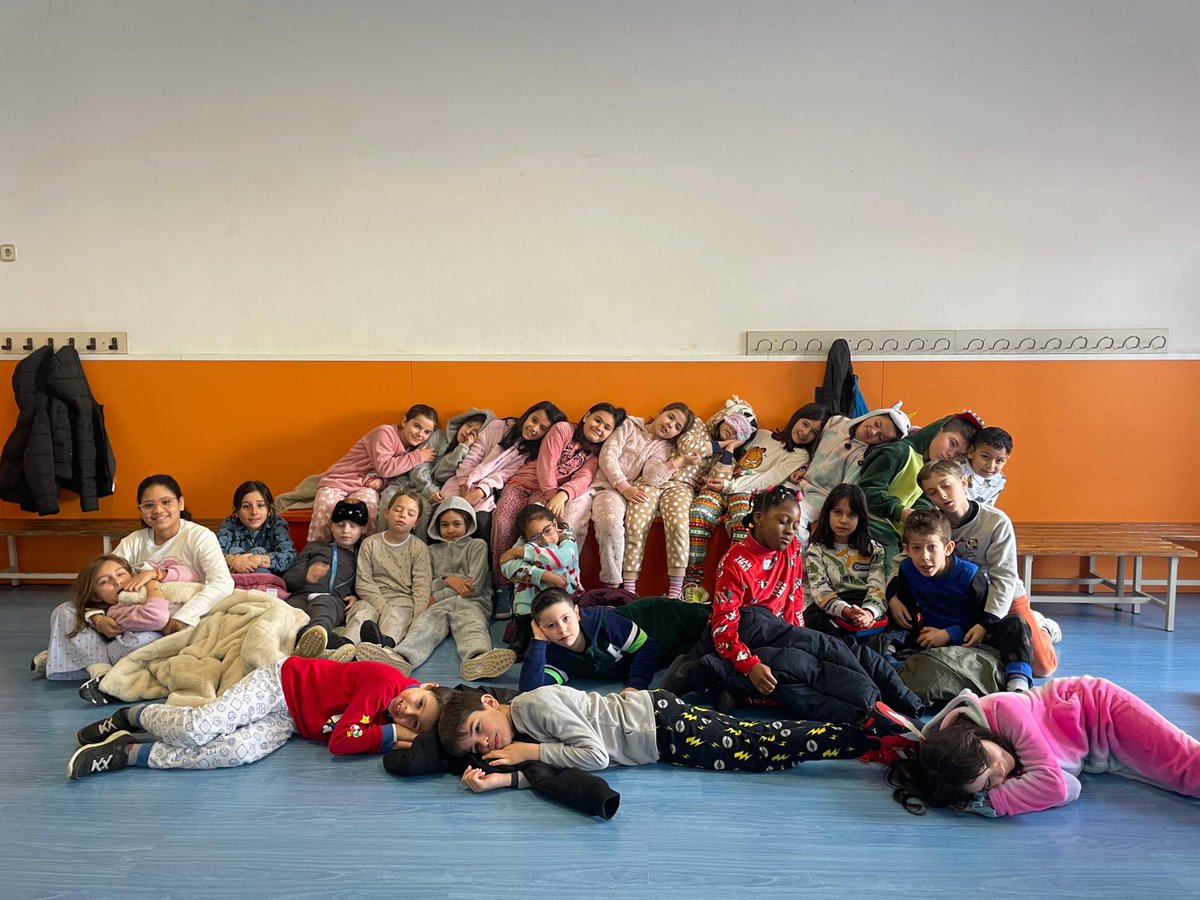 escolaDelta2014's tweet photo. 🎭🎉 Ha començat la setmana més boja de l’any… CARNESTOLTES és aquí! ✨🥳 Prepara’t per dies plens de diversió, disfresses i molta festa! Estàs llest? 🎶💃 #SetmanaBoja #Carnaval2025 https://t.co/AIdDc2UEwl