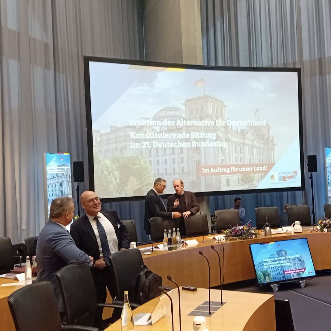 DannyMeinersAfD's tweet photo. Viele Grüße von der konstituierenden Sitzung der Fraktion @AfDimBundestag 🇩🇪🇩🇪🇩🇪
@AfD @AfD_LV_NDS https://t.co/JRxA6tP2iG