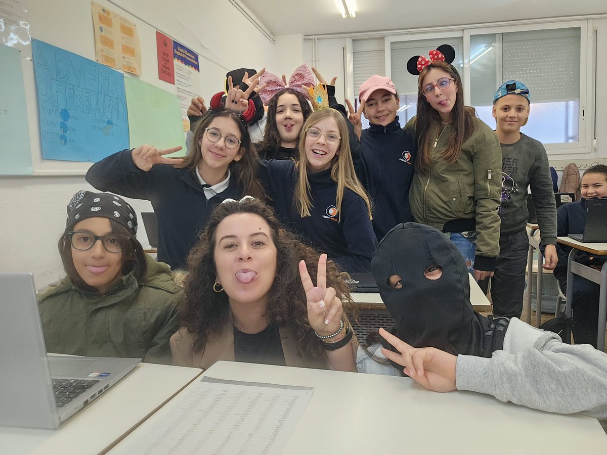 EscolaCingle's tweet photo. 🎭Arrenca la setmana més boja de l’any… CARNESTOLTES ja és aquí! 🎉 Prepareu les disfresses, l’alegria i les ganes de festa, perquè ens espera una setmana plena de colors, música i diversió! Qui està a punt per viure-la al màxim? 🥳
#SetmanaBoja #Carnaval2025 #QueComenciLaFesta https://t.co/aXT6YxVjXC
