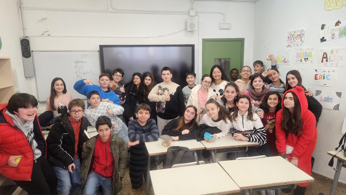EscolaCingle's tweet photo. 🎭Arrenca la setmana més boja de l’any… CARNESTOLTES ja és aquí! 🎉 Prepareu les disfresses, l’alegria i les ganes de festa, perquè ens espera una setmana plena de colors, música i diversió! Qui està a punt per viure-la al màxim? 🥳
#SetmanaBoja #Carnaval2025 #QueComenciLaFesta https://t.co/aXT6YxVjXC