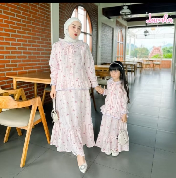 saffspill's tweet photo. Couple Mom and Kids biar ngga bingung milih baju klo mau pergi" sm anak gadisnya😍, cocok buat baju lebaran atau kondangan✨️✨️
-a thread-
Baju couple lebaran kondangan cewe dress gamis blouse #shopeehaul #ootd https://t.co/v2mCA1ihrp