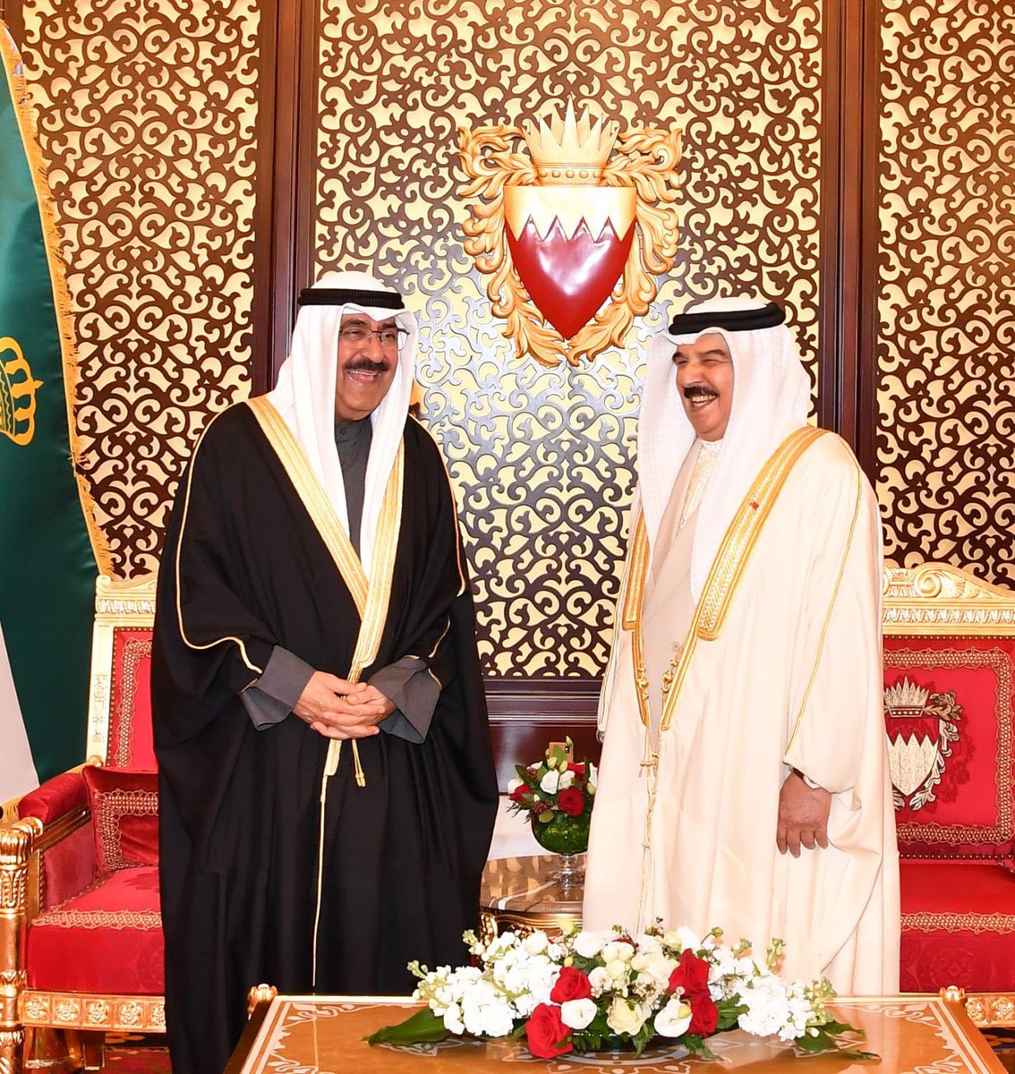 إلى #الكويت.. وطن النهار، تهفو القلوب من #البحرين محبة وتقديرا في يومك الوطني وذكرى يوم تحريرك. تاريخك مجد لا يبهت، ودامت رايتك عالية. 🇰🇼❤️🇧🇭