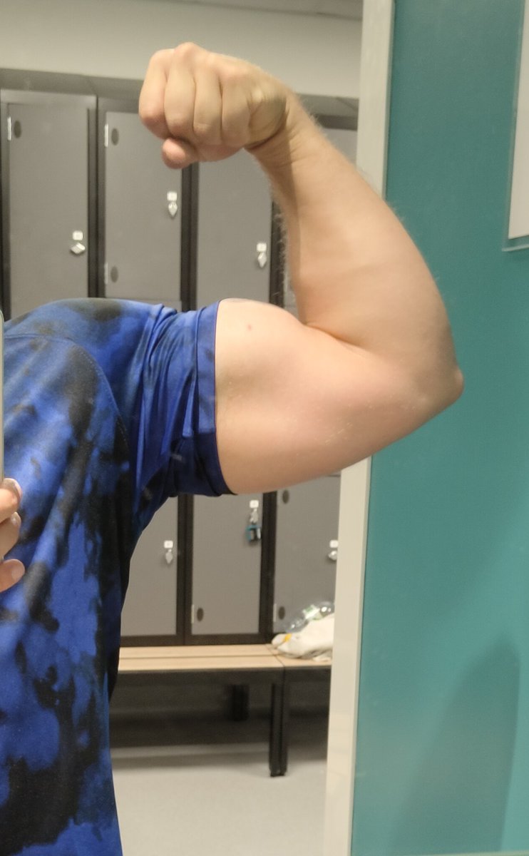 AdamGows's tweet photo. @Musclemidgett Let's train arm's now 😜 https://t.co/sSvuTOOVKu