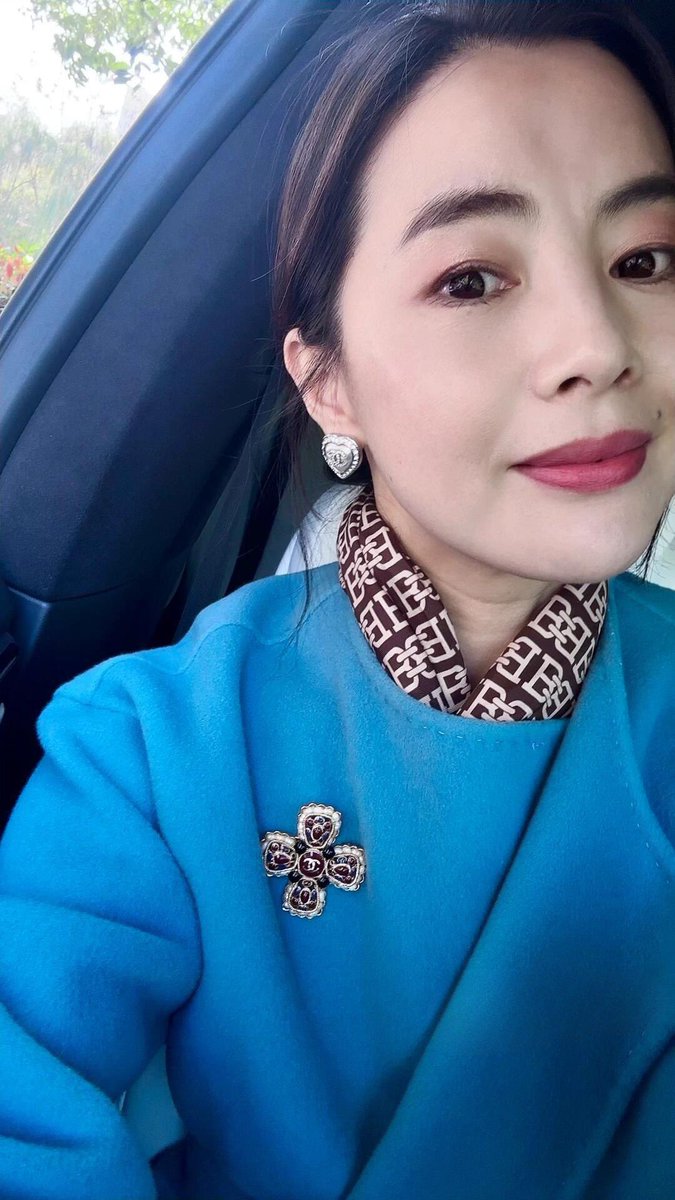 AuntMua's tweet photo. 为什么迟迟不到三千粉丝呢 https://t.co/71voBEsv5I