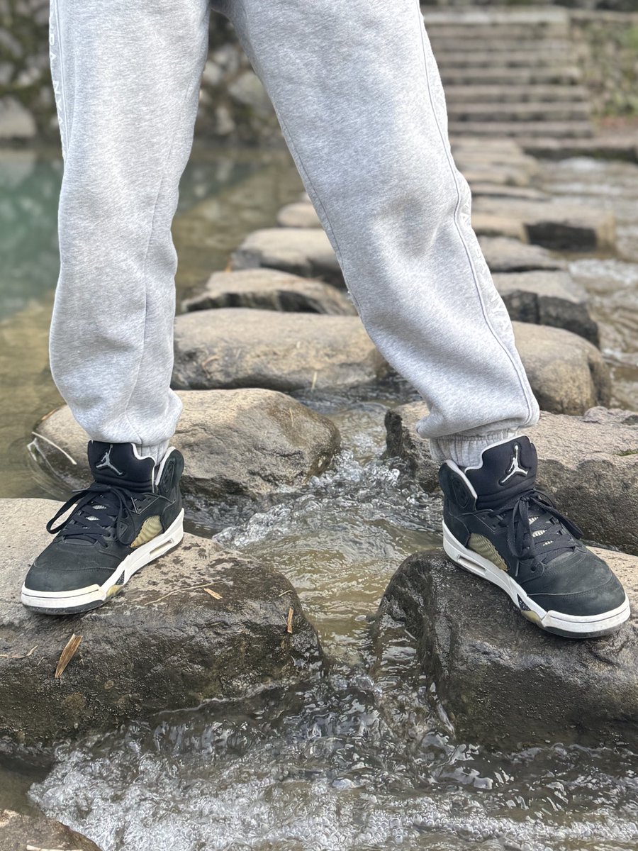 室友这双AJ5奥利奥准备退役了
送粉丝了
有缘人私