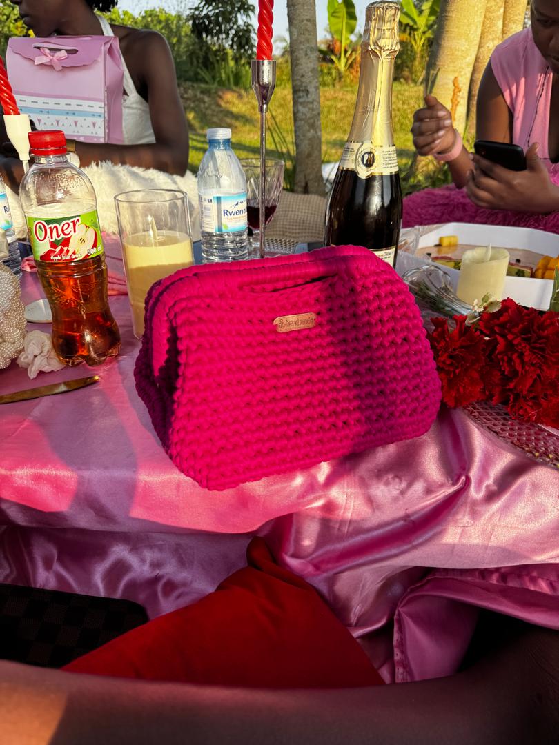 rebin_bella's tweet photo. Always carrying my brand 😉 
These amazing  hand made clutch bags from @yarn_luxury are amazing https://t.co/veU2j2gVAh