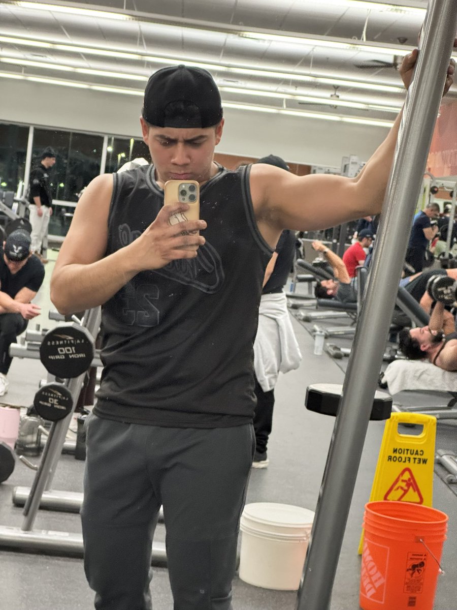 ElSobrinazo's tweet photo. November———>February 

not bad, we're doing well😮‍💨
#toronto #gym https://t.co/zpoYf20aJw