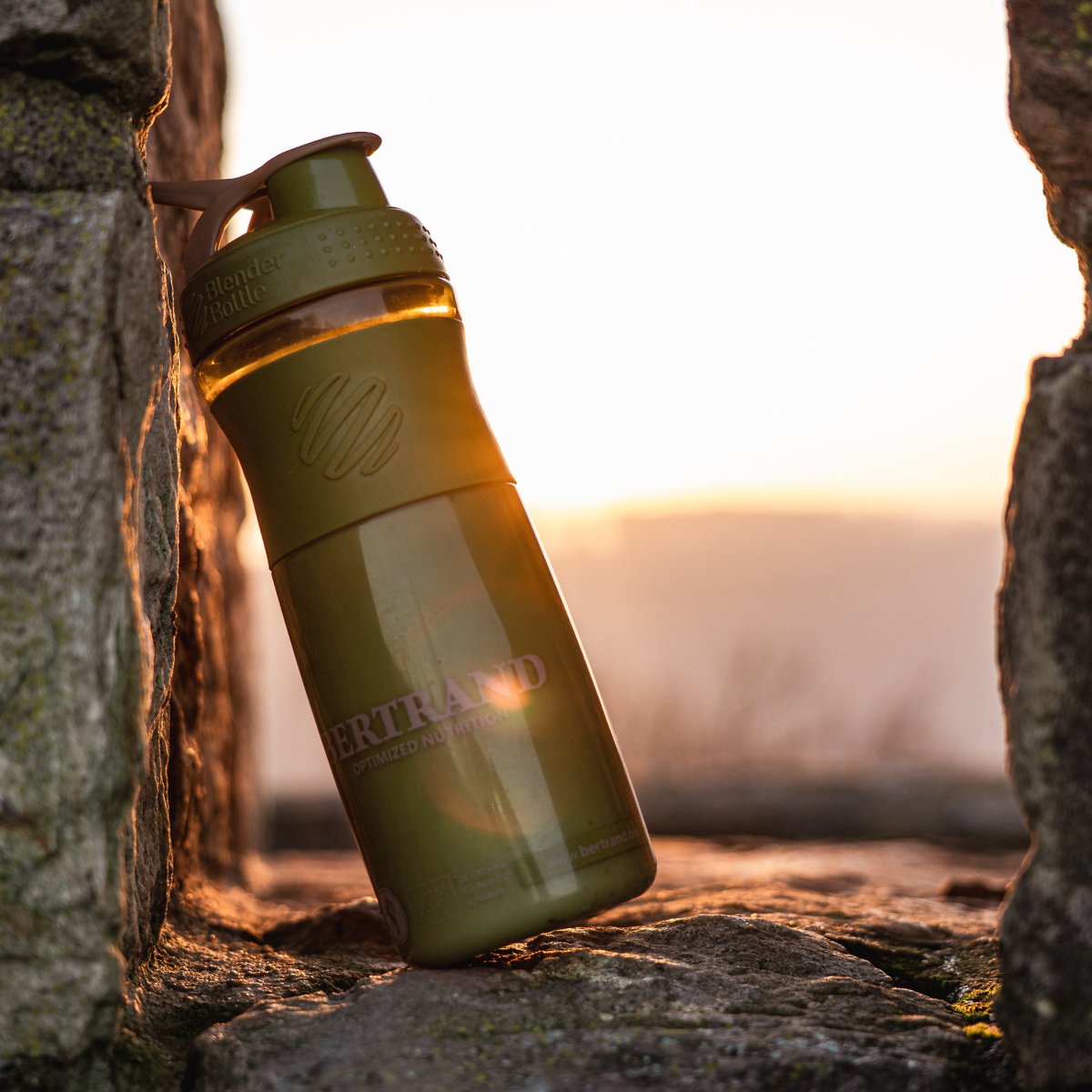 bertrand_bio's tweet photo. Sipping on the perfect sunset moment! 🌅 Our drinkable meal is packed with everything you need - nutritious, satisfying and healthy. Whether you're winding down or fueling up for the evening, this is your golden hour essential. 💛 https://t.co/riJpOIaIF5