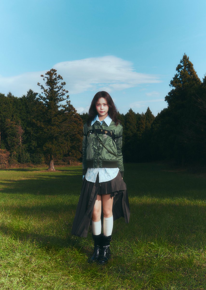 carmneitta's tweet photo. Tiny four clovers symbolized luck with a green toned type of look, messy hair, and united with nature. Here, I present you my look for the third concept. Aku ga nyangka outfit ini bakalan bagus, sekali! Jangan lupa bisikin aku, favorite kalian yang mana yah? >-<)♡ https://t.co/FDpaqtLSEw
