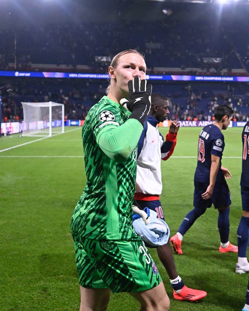 PSG_inside's tweet photo. Joyeux anniversaire Matvey ! 😄❤️💙 https://t.co/8rKgRjzBn0