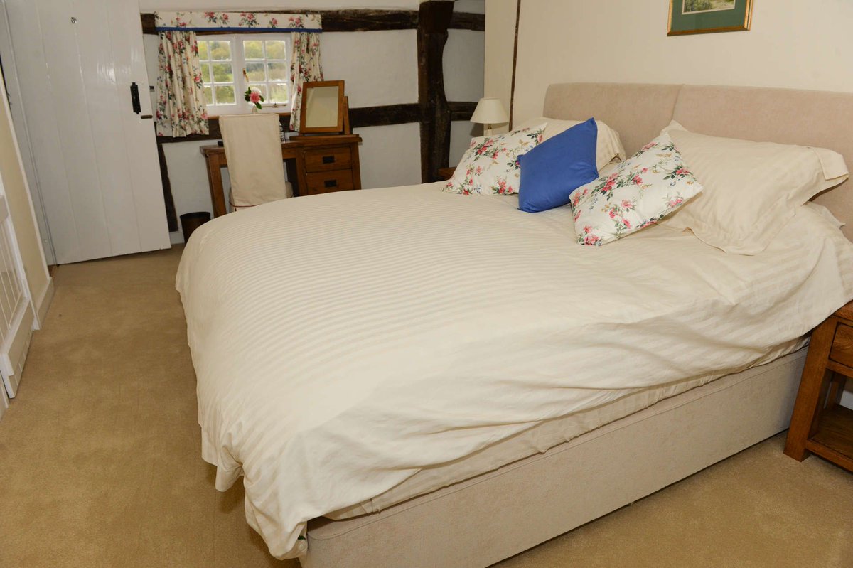 TheBBDirectory's tweet image. 🌿 Stay in the Heart of the Countryside at Twyford Farm 🏡
Each room features a luxurious Harrison’s bed, ensuring a restful night’s sleep. Guests can enjoy modern comforts, including a TV, free Wi-Fi&amp;amp; tea/coffee-making facilities.
bandbstays.co.uk/14171
#BandB #RuralRetreat #UK