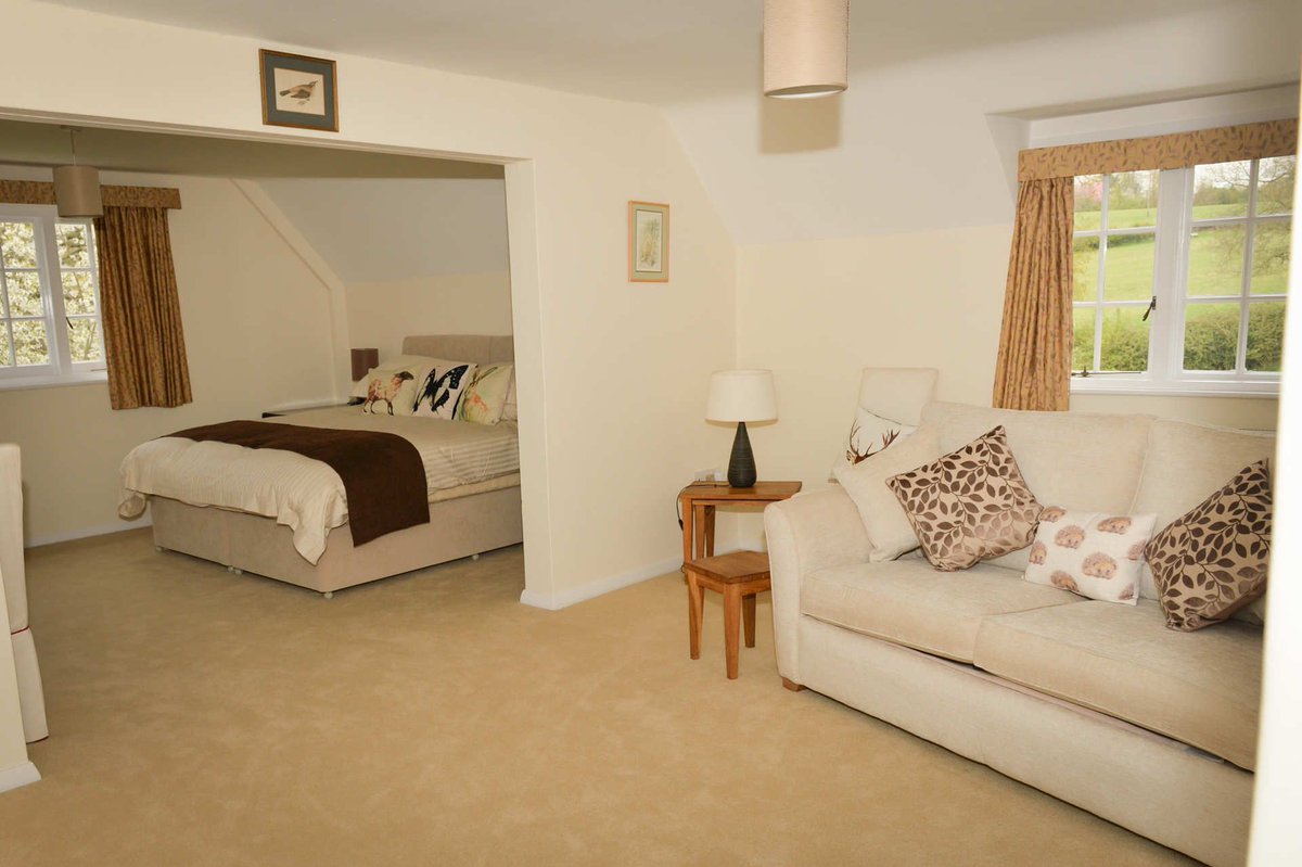 TheBBDirectory's tweet image. 🌿 Stay in the Heart of the Countryside at Twyford Farm 🏡
Each room features a luxurious Harrison’s bed, ensuring a restful night’s sleep. Guests can enjoy modern comforts, including a TV, free Wi-Fi&amp;amp; tea/coffee-making facilities.
bandbstays.co.uk/14171
#BandB #RuralRetreat #UK