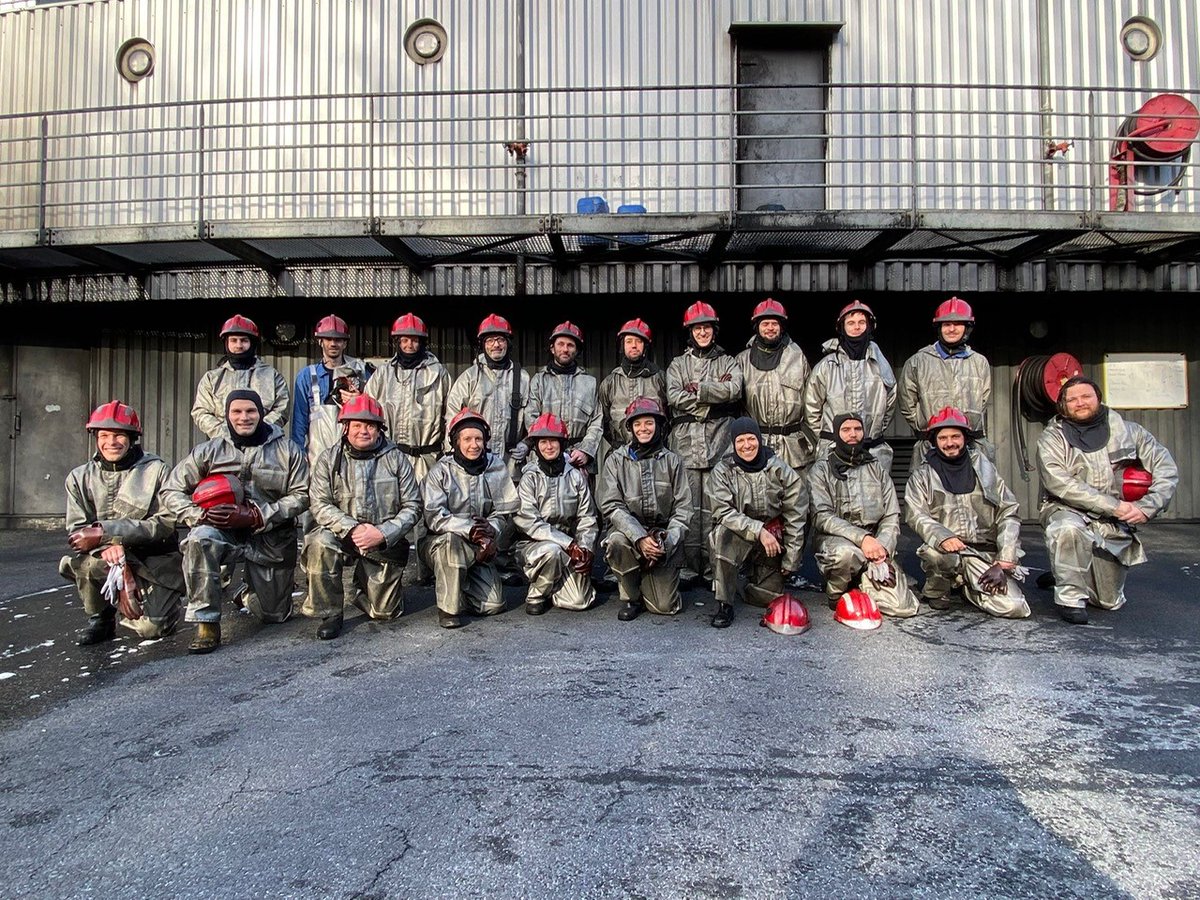 CEFCM's tweet image. Photo de groupe de 20 apprenants du LPM d’Etel actuellement en formation de CFBS au plateau technique du #CEFCM dans le cadre de leur CMP. Leurs formateurs ont appris à ces futurs marins professionnels la cohésion de groupe, indispensable en cas d’incendie ou de voie d’eau.
#CFBS