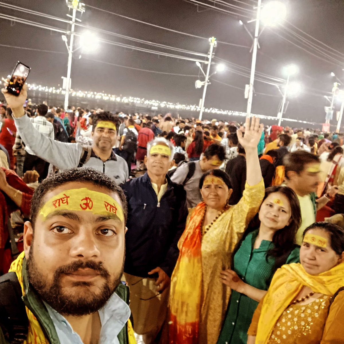 Akhiles14181773's tweet photo. संगम में मैं आबाद हो जाऊं
 तलब  है कि मैं बस प्रयागराज हो जाऊं...  ❤️😄

#महाकुंभ_2025_प्रयागराज
#khumb https://t.co/aVLHS6l8Z8