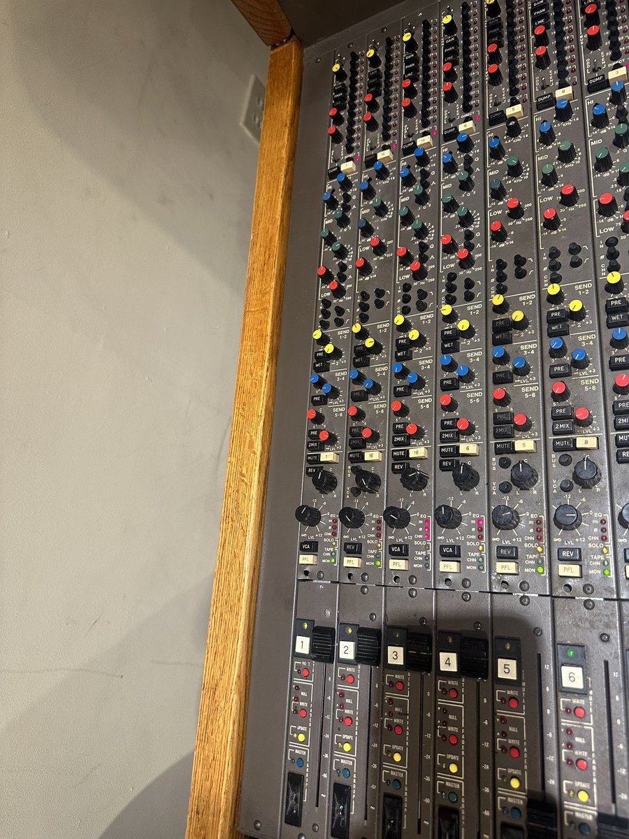 TherealCurtisay's tweet photo. Analog sound is legendary #recordingstudio #jamaica #reggae #reggaevibes #dancehallvibes #dancehallmusic #dub #kingtubbys #theobserver #curtisay #bessout #music #afrobeat #burnaboy #wizkid #davido #djkhalid #record #studiovibes https://t.co/ExPMC0SWAj