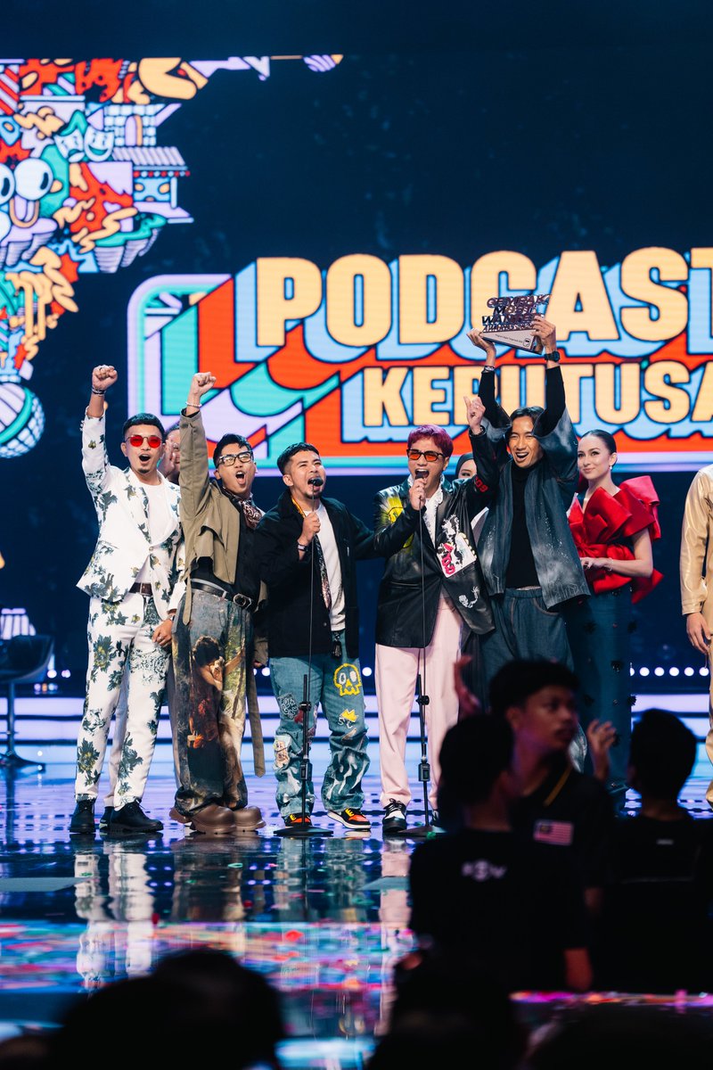 SterkProduction's tweet photo. ALHAMDULILLAH! 

Terima kasih banyak-banyak atas sokongan &amp; penghargaan anda semua buat kami! Segala penat lelah anda mengundi tanpa henti, kemenangan kami pada malam kemuncak Gempak Most Wanted Awards 2024 adalah kemenangan kita bersama.. #SterkProduction #SterkDahNaikStage https://t.co/Si4ni6tVly