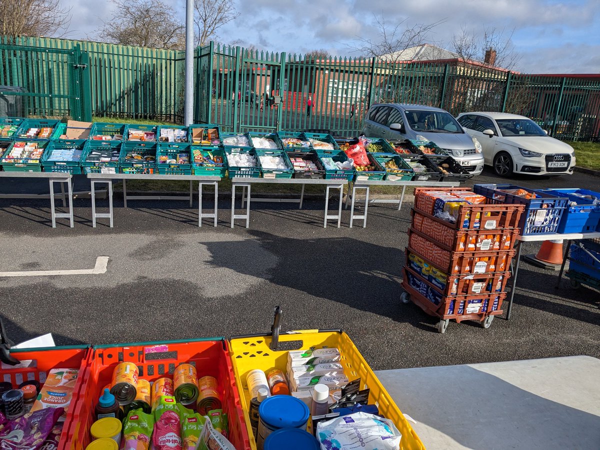 We are at <a href="/STHFamilyHubs/">St Helens Family Hubs</a> Sutton Family Hub, Ellamsbridge Road Sutton this Tuesday morning (25th February) until 12 noon. The mobile pantry is an affordable food club with wonderful volunteers here to help you. This week we have plenty of free bread as part of your pantry shop.