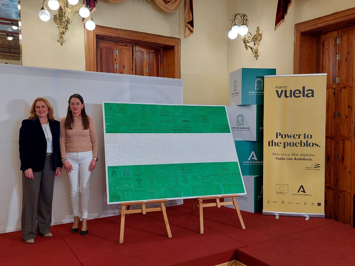 DG <a href="/aranchamartinpp/">Aránzazu Martín Moya</a> y la diputada Esther Álvarez presentan la Bandera de Andalucía elaborada en los Puntos Vuela de la provincia
Se trata de una actividad organizada con motivo del Día de Andalucía, y en la que los usuarios de estos centros digitales han sido los protagonistas.