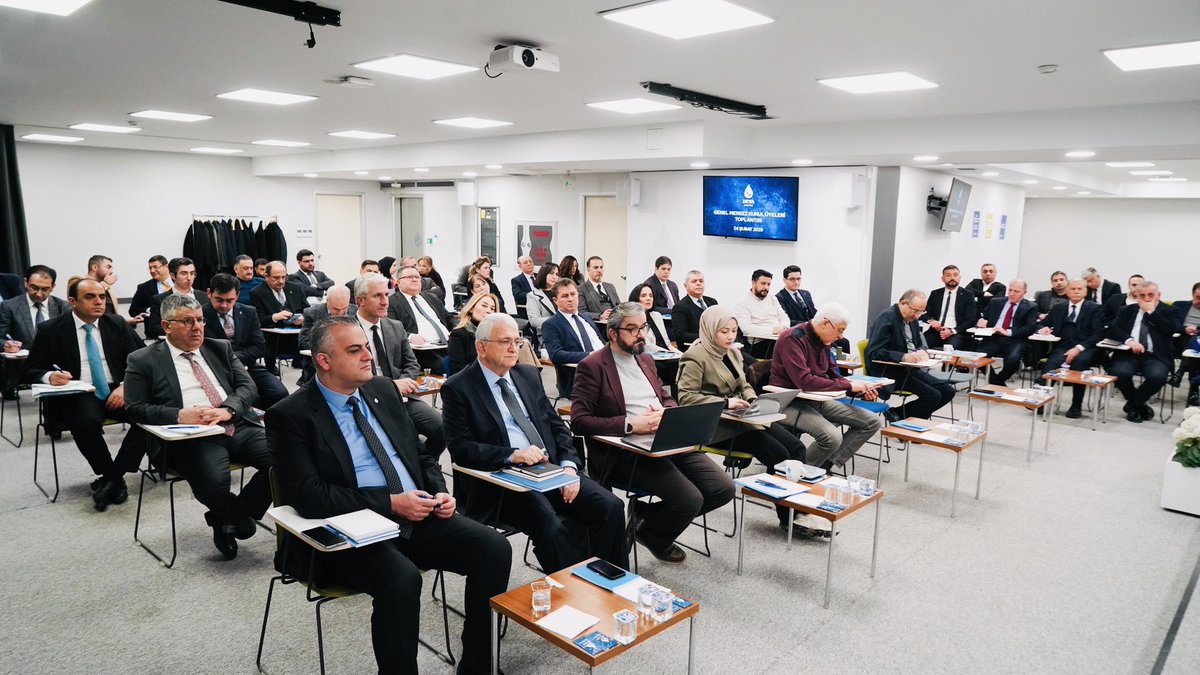 kamuransayhan's tweet photo. Onurlu duruşumuza devam edeceğiz biz Siyaseti halkımız için tertemiz yapacağız GMYK toplantımızı gerçekleştirdik hayırlara vesile olmasını diliyorum #Devapartisi Sn #Alibabacan Sn #Sadullahergin https://t.co/KAa5MGrSCV