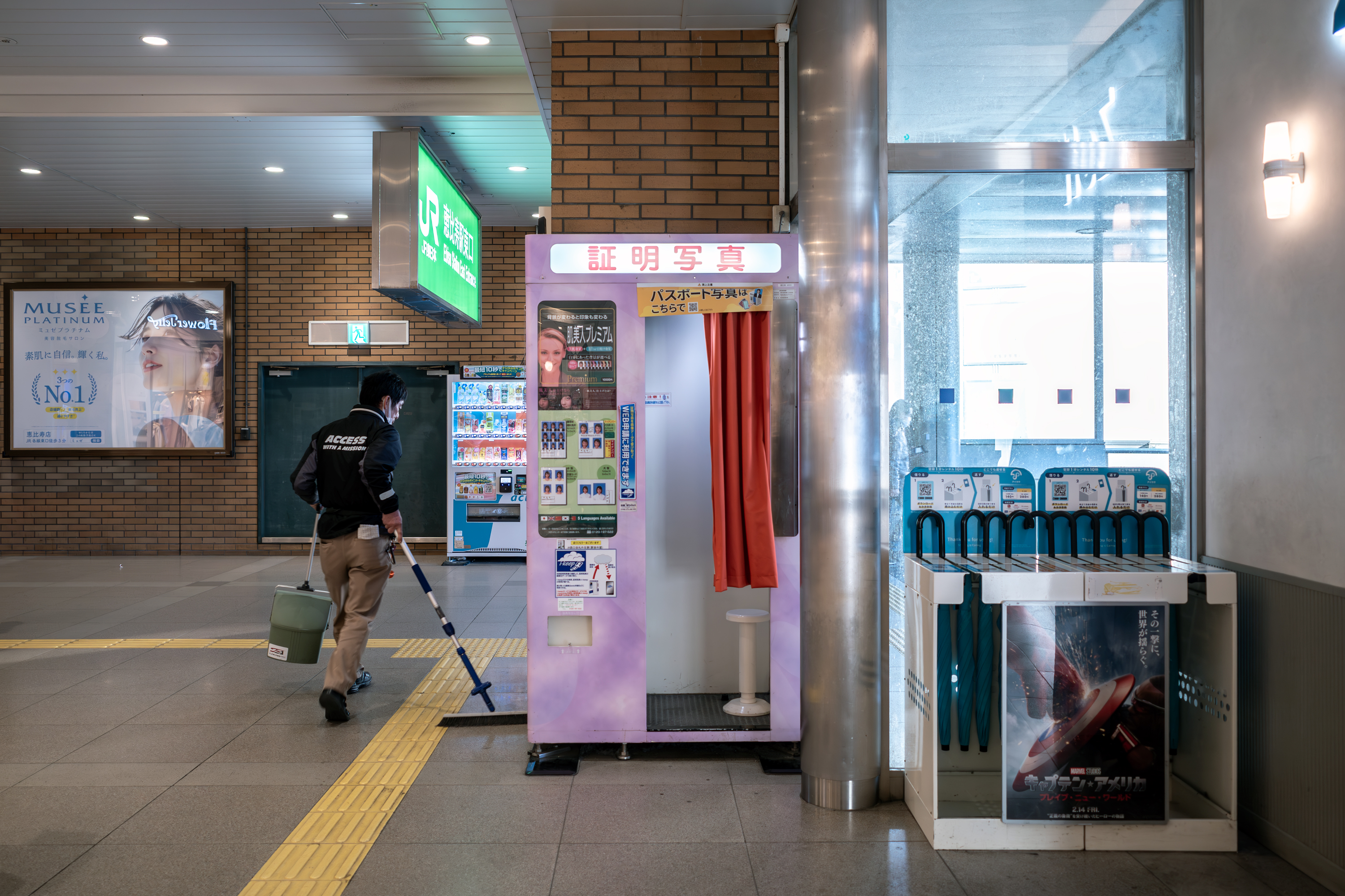 すぐできます　証明写真　電光版 クイックプリントステーション3 | 富士フイルム [日本]