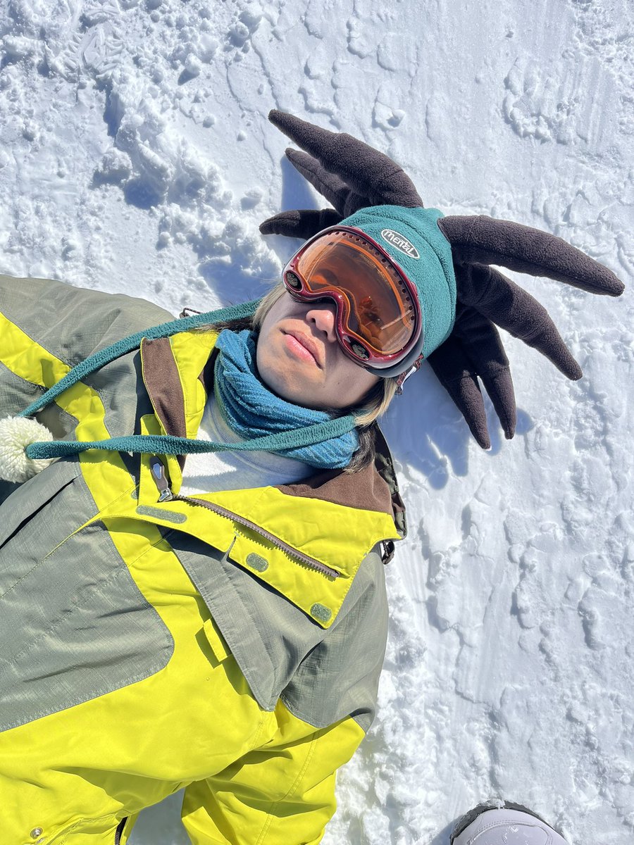 パフォーマー4人で雪山へ🏔️🏂⛷️

上級者コースを物凄い速度で巧みに駆け降りてくるパイナップルの化け物みたいな不審者に、かなり恐怖を感じました。

<a href="/hane_hiyo/">大道芸人ヒヨコ@畳返師</a> 
<a href="/Tslab_/">樹/T's LAB🔧</a> 
<a href="/1010_tento/">Tento</a>