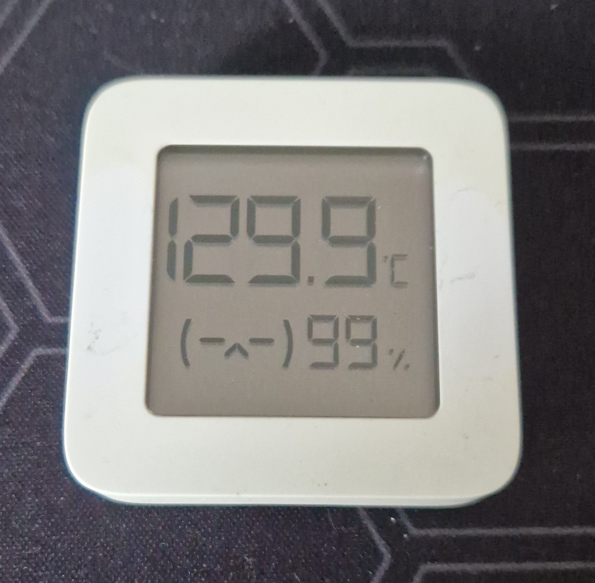 Turns out the famous Xiaomi BLE temperature sensors don't like being outside for over a year.

In unrelated news, it appears I live in a kettle... 🥵
