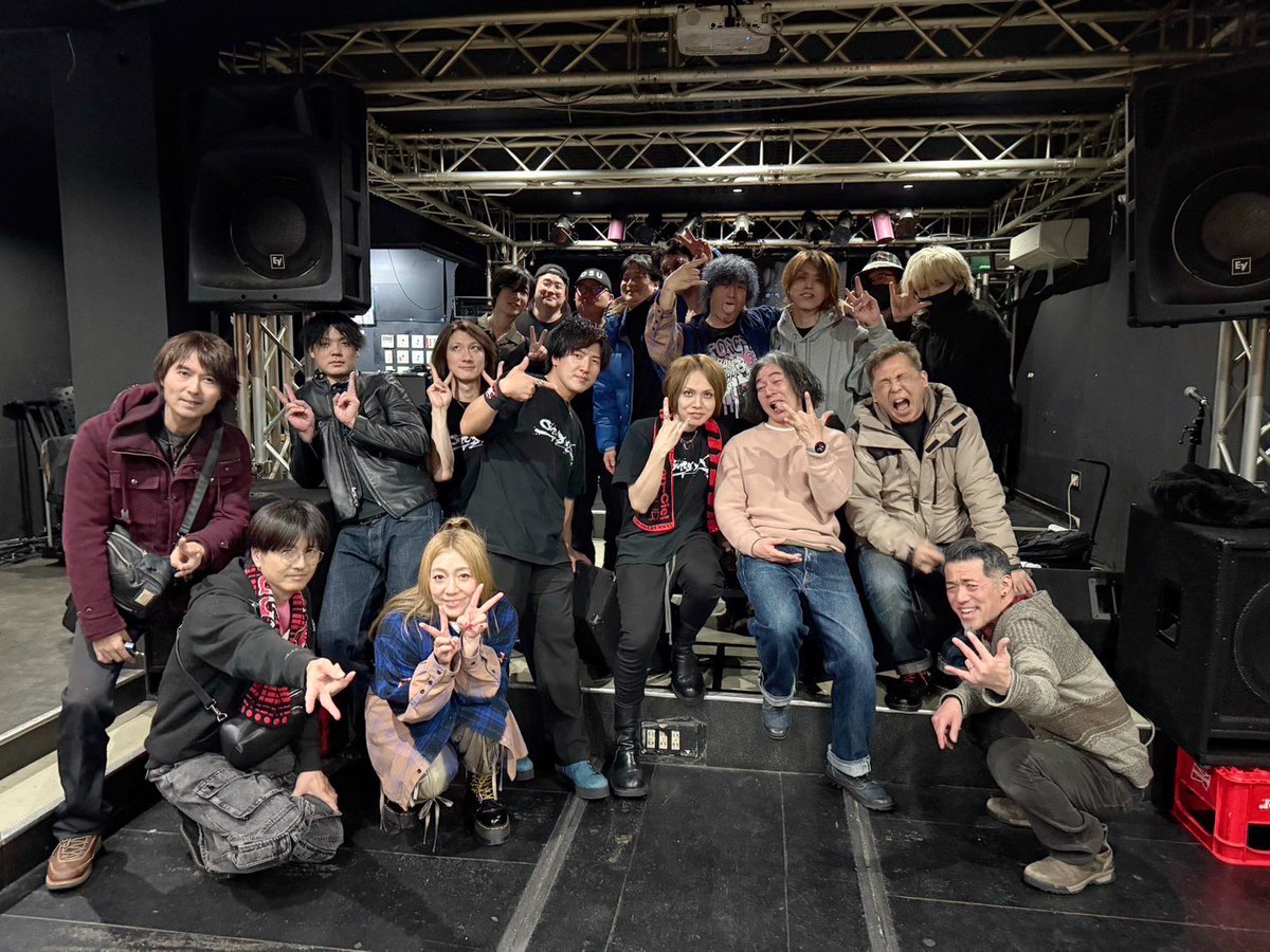 3Moni4's tweet photo. 昨日はほんっとに楽しい一日をありがとうございました‼︎
雪の中来て下さった皆様
応援して下さった皆様
対バンの皆様
そしてお誘い頂きましたonyxxxの皆様
本当に本当にありがとうございました♡ https://t.co/4l5MNUO3Eb