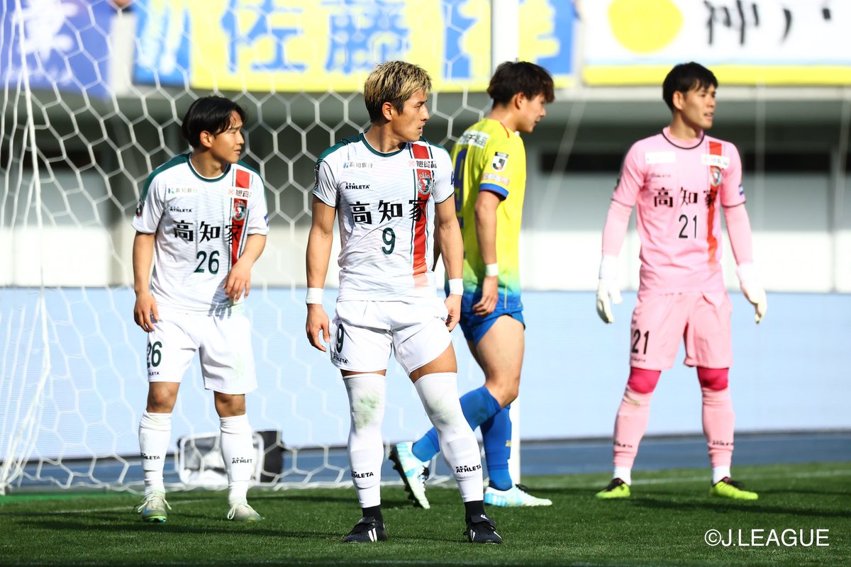 ___Masaki11___'s tweet photo. 第1節  vs 栃木sc  0-1
第2節 vs ガイナーレ鳥取  0-0

ついにJデビューする事ができました。
もっと結果にこだわって更に上に行くために
日々精進していきます。
Jの舞台楽しみます💪
･
･
･
 #高知ユナイテッドsc #新谷聖基 #J3 https://t.co/rqcgmk2dr6