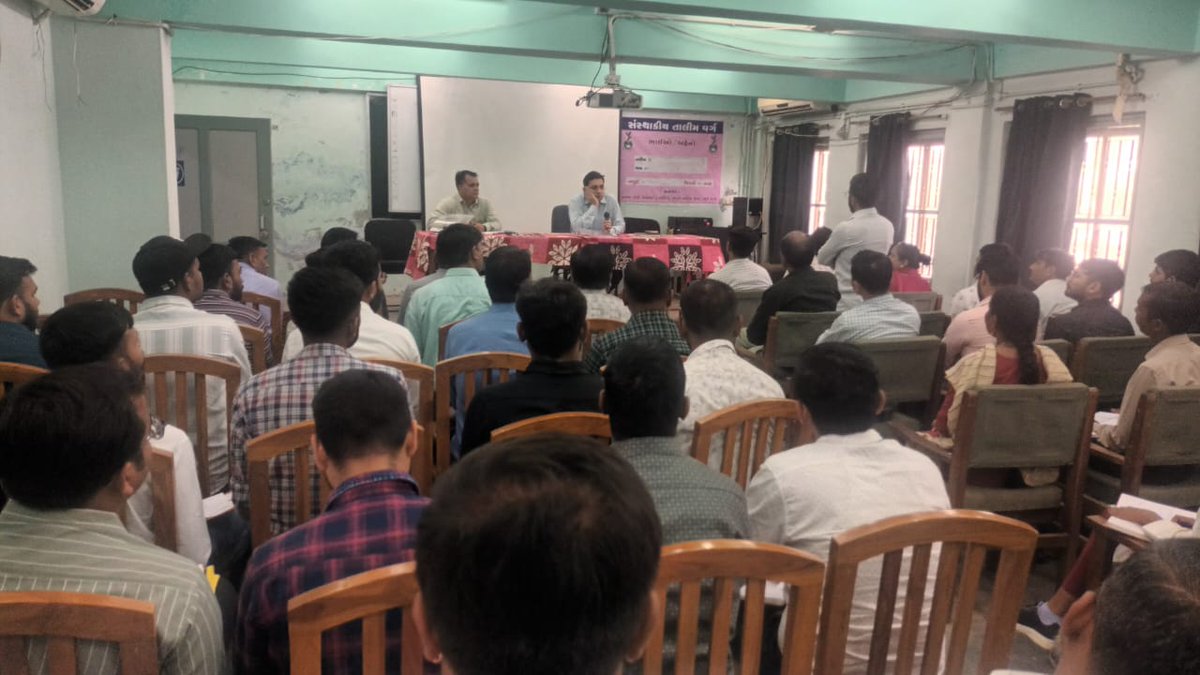 આજરોજ ખેતીવાડી ખાતાના મદદનીશ ખેતી નિયામક, વિસ્તરણ અધિકારી અને ગ્રામસેવકની ફાર્મર રજિસ્ટ્રી અંતર્ગત થયેલ કામગીરીની સમીક્ષા કરવામાં આવી.