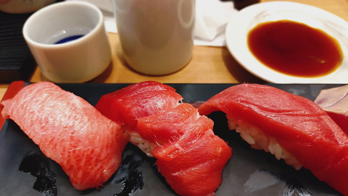 TERATABIST's tweet photo. 私事ですが、
本日、62歳で現役引退しました💃
このままズルズルと70歳まで
働きたくはないです🤣
🎉㊗️杯です🍶
赤いやつをガッツリいただきます🤤 https://t.co/hojlcLcnIv