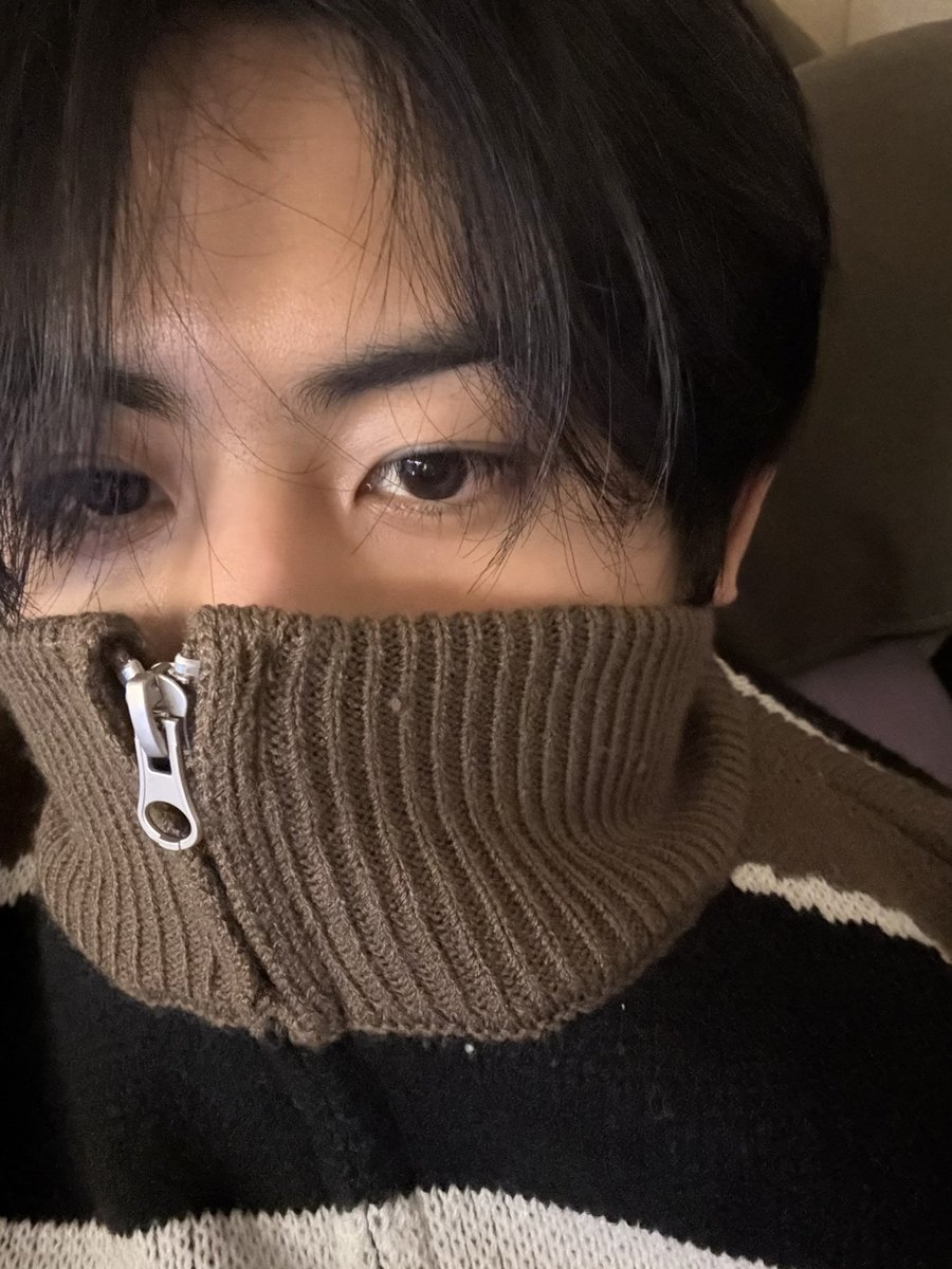 모두들 좋은 밤 보내시고 얼른 퇴근하시고 아니면 얼른 침대로 누으시고 아니면 얼른 밥 드시고 푹 쉬세여!!!!!!!!!!!!

#형석 #HYUNGSEOK 
#TWITH_YOUNITE
