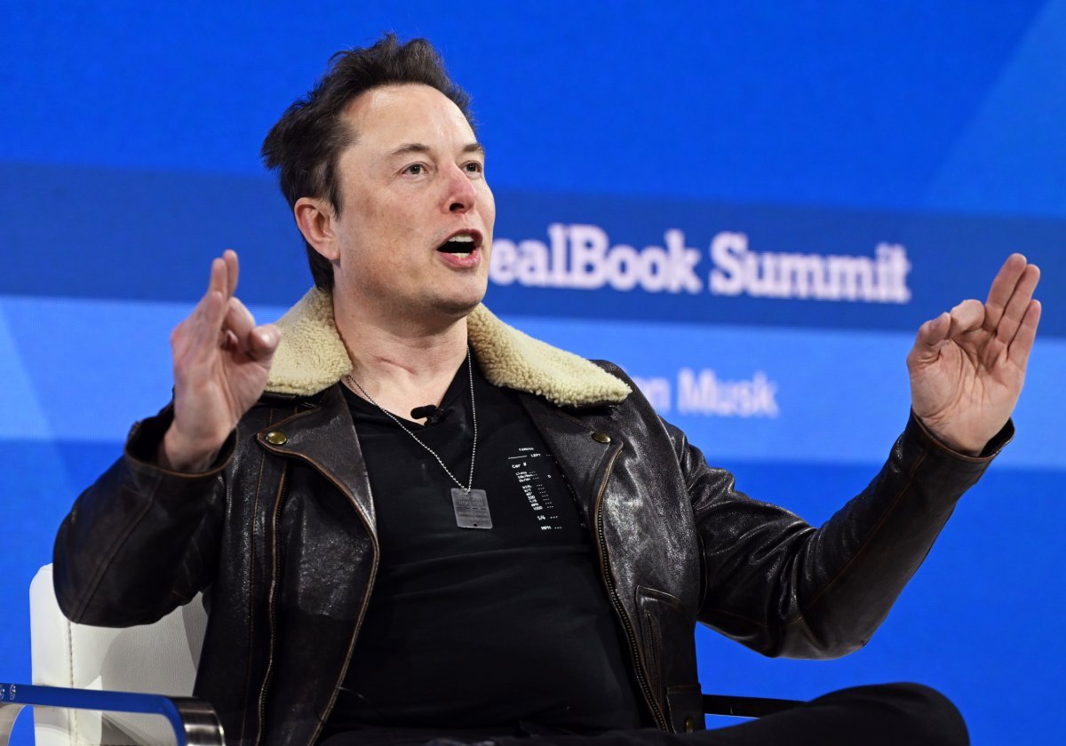 deedee778523's tweet photo. #Musk , yesterday explained why he won't be taking "Coloured" people to Mars: "Coloured men's dicks would grow enormously on Mars*; which would cause problems for the Coloured women". He smiled: "At least there'll be no racism on Mars, as we'll all be white".

*He didn't say why https://t.co/gs5NQLRccE