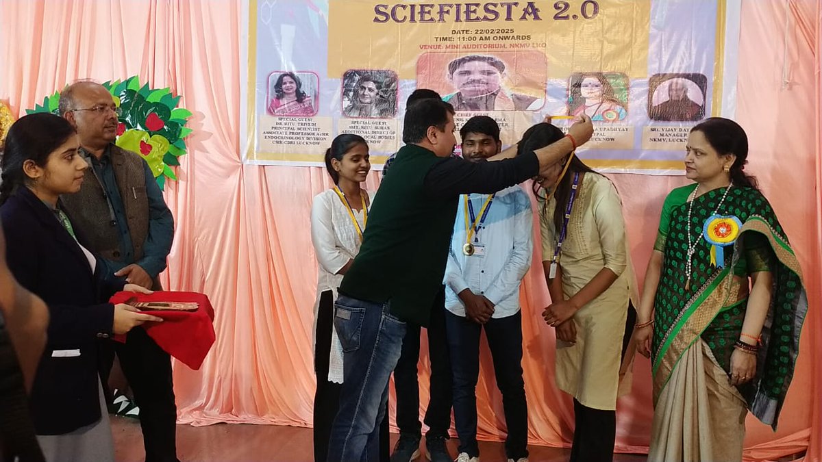Renewable_E_LU's tweet photo. Congratulations to our talented students on winning at the Science Fest! Our students have shown that they're not just learners, but also innovators, thinkers, and problem-solvers!
#Universityoflucknow #Instituteofnewandrenewableenergy 
#NavyugKanyaMahavidyalaya #ScienceFest https://t.co/Ed3xzdrOfY